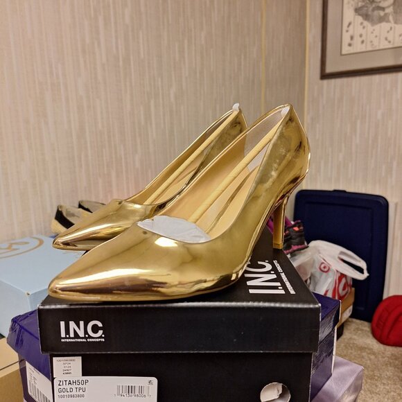I.N.C. International Concepts Women's Zitah Pointed Toe Pumps - 8.5W - Picture 2 of 4